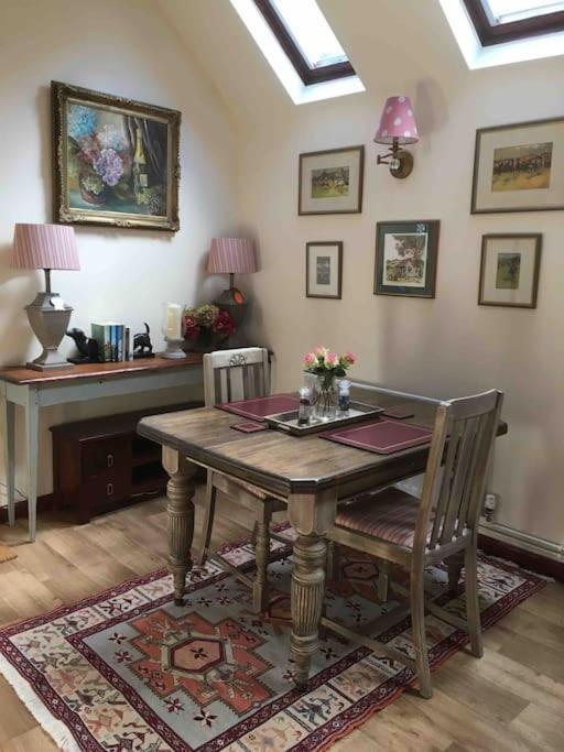 The Grooms Loft Self Contained Apartment Milton Abbas Kültér fotó
