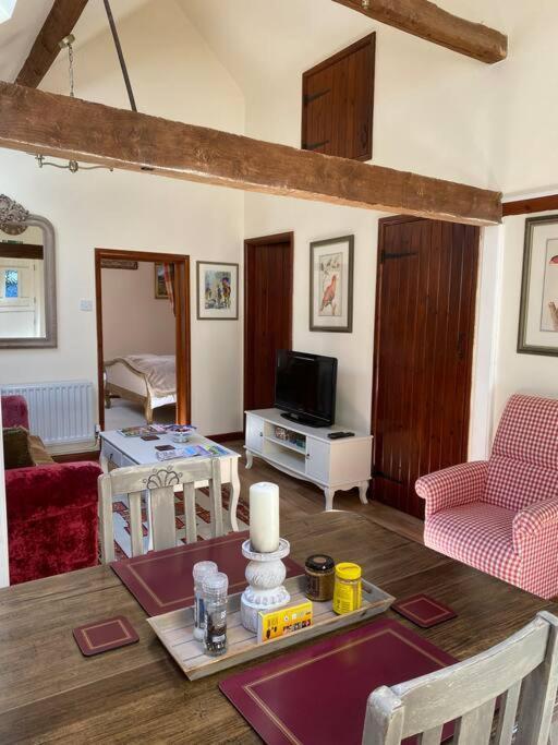 The Grooms Loft Self Contained Apartment Milton Abbas Kültér fotó